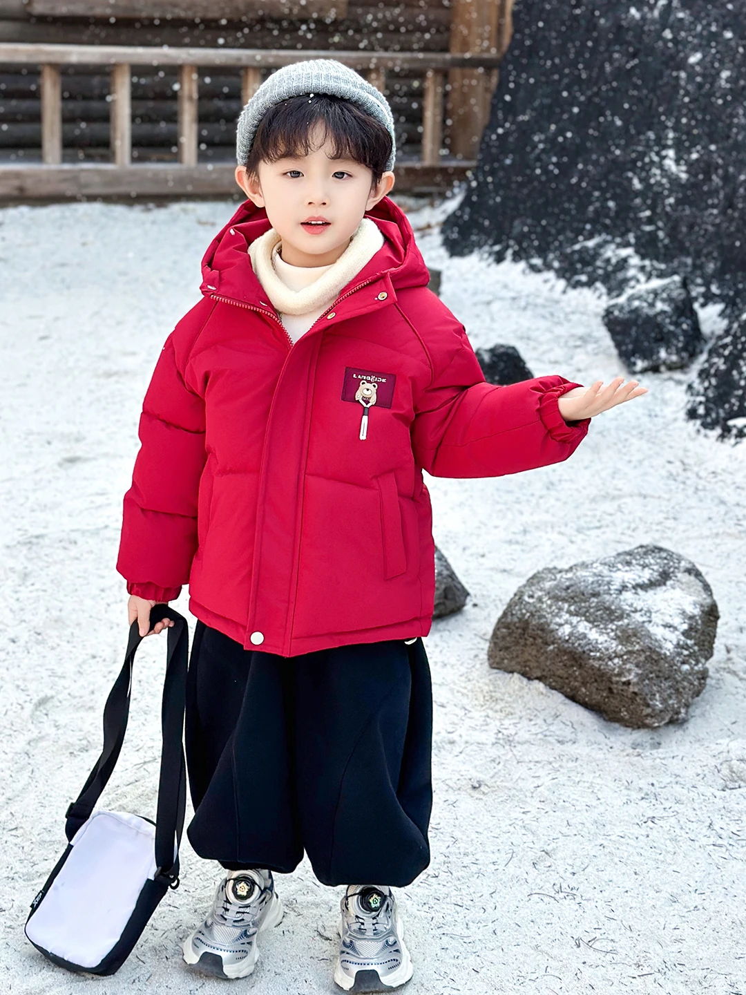 Теплая зимняя куртка с капюшоном для мальчиков из хлопка с принтом «Медведь», модная, с длинным рукавом, на молнии, повседневная одежда
Теплая зимняя куртка с капюшоном для мальчиков из хлопка с принтом «Медведь», модная, с длинным рукавом, на молнии, повседневная одежда