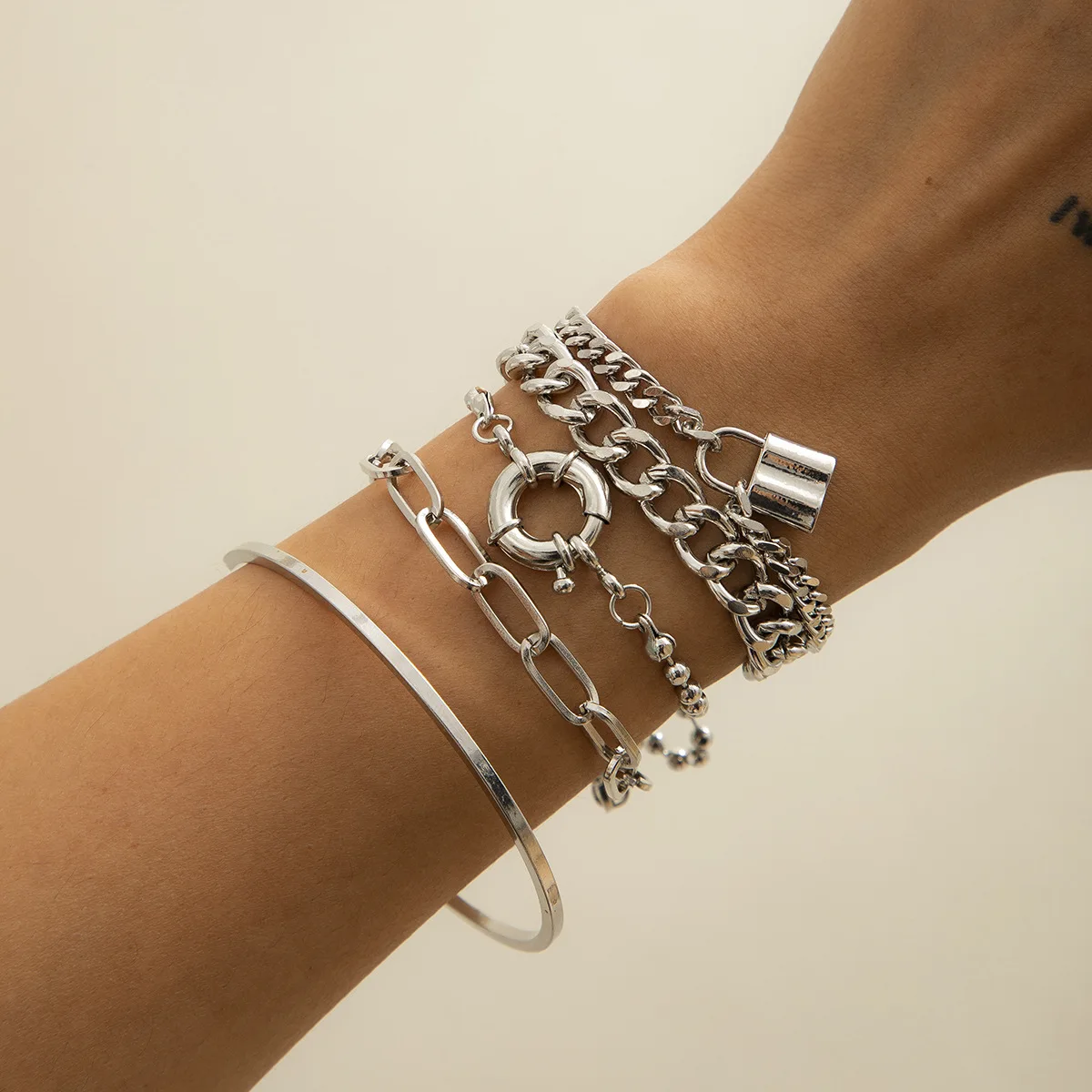 bracelet metal Set Bohemian Minimalist Hand Decoration Metal Chain Women's Multi Layered Chain
bracelet metal Set Bohemian Minimalist Hand Decoration Metal Chain Women's Multi Layered Chain