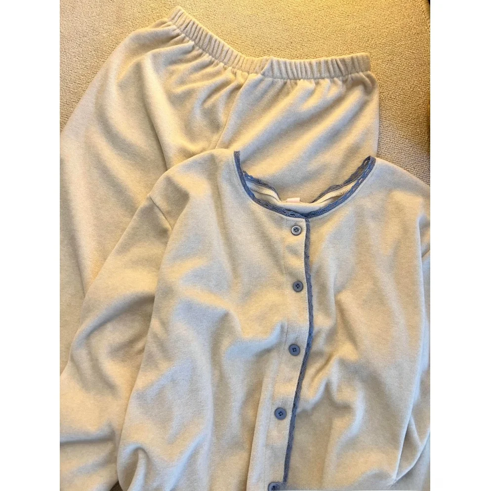 Girls Simple Color Block Velvet Sleepwear Long Sleeve Long Pants Warm Home Clothes Set Youth Style round Neck Button Front Ca...
Girls Simple Color Block Velvet Sleepwear Long Sleeve Long Pants Warm Home Clothes Set Youth Style round Neck Button Front Ca...