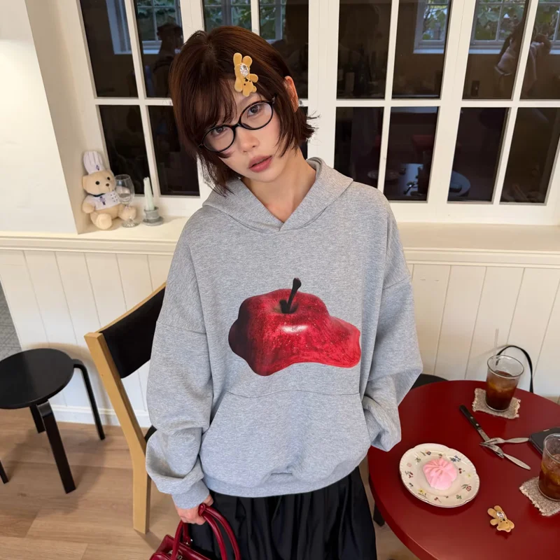 Американская уличная толстовка с капюшоном для женщин, зимняя кавайная свободная повседневная толстовка с принтом яблока и длинными рукавами для женской одежды Y2k
Американская уличная толстовка с капюшоном для женщин, зимняя кавайная свободная повседневная толстовка с принтом яблока и длинными рукавами для женской одежды Y2k