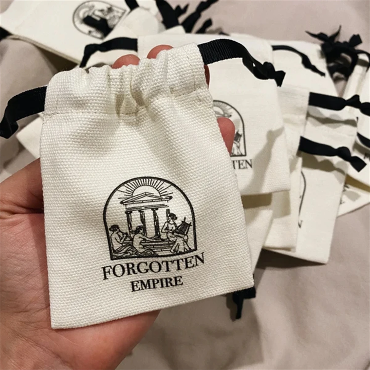 50 custom 12 ounce thick Cotton canvas bags jewelry packaging pouch personalized logo with ribbon bag chic small pouches wedding
50 custom 12 ounce thick Cotton canvas bags jewelry packaging pouch personalized logo with ribbon bag chic small pouches wedding