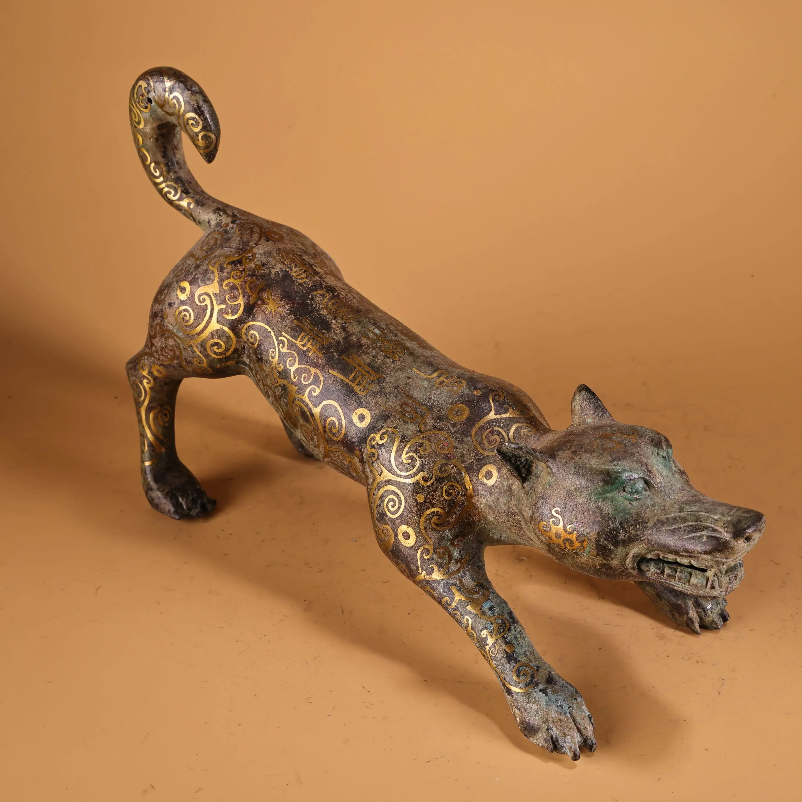 Tibet Folk Old Bronze Ware Gilded Inscriptions and patterns wolfhound sculpture wolf Amass wealth Ornaments Town house Exorcism
Tibet Folk Old Bronze Ware Gilded Inscriptions and patterns wolfhound sculpture wolf Amass wealth Ornaments Town house Exorcism