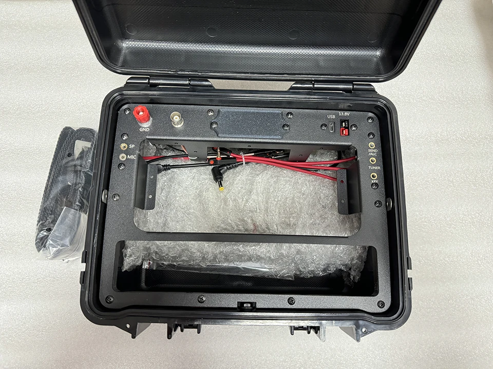 Outdoor Waterproof Box Carry Cage Protector for ICOM 705 IC-705 With Extension Interface For Antenna Power Mic
Outdoor Waterproof Box Carry Cage Protector for ICOM 705 IC-705 With Extension Interface For Antenna Power Mic