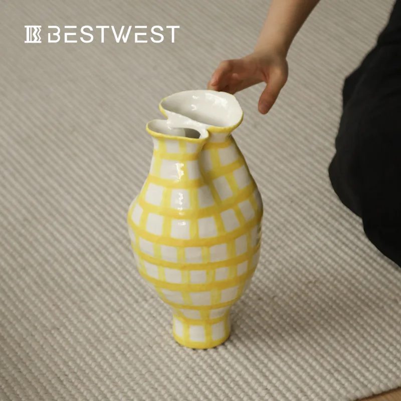 DSA ceramic vase yellow new Chinese art flower arrangement utensils Jingdezhen porcelain ornaments high-end pendulum
DSA ceramic vase yellow new Chinese art flower arrangement utensils Jingdezhen porcelain ornaments high-end pendulum