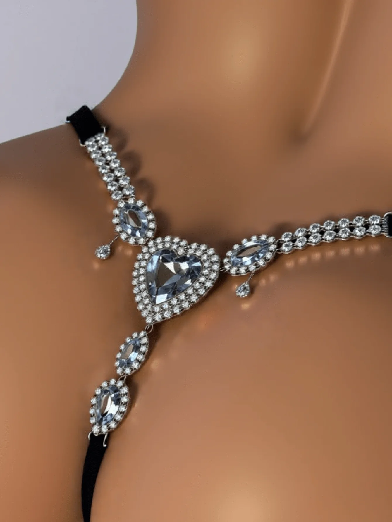 Heart-Shaped Crystal Body Chain with Adjustable Straps for Women
Heart-Shaped Crystal Body Chain with Adjustable Straps for Women