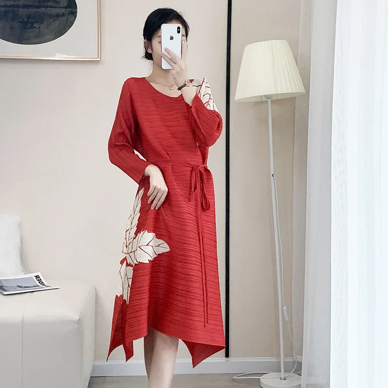 Miyake Fold Dress for Women, Retro Printed Lace-up, Mid-length Skirt, Red, High-Grade, Autumn Fashion, 2022
Miyake Fold Dress for Women, Retro Printed Lace-up, Mid-length Skirt, Red, High-Grade, Autumn Fashion, 2022