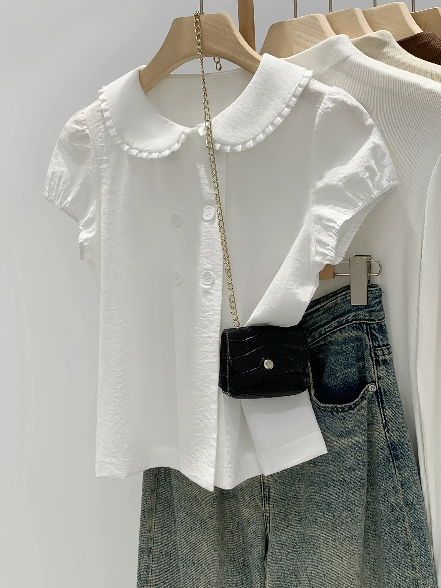 Elegant Button-Up Doll Collar Bubble Sleeve Shirt T-Shirt Women's Fashionable Korean Style Commute Cotton Blend Cardigan Top
Elegant Button-Up Doll Collar Bubble Sleeve Shirt T-Shirt Women's Fashionable Korean Style Commute Cotton Blend Cardigan Top
