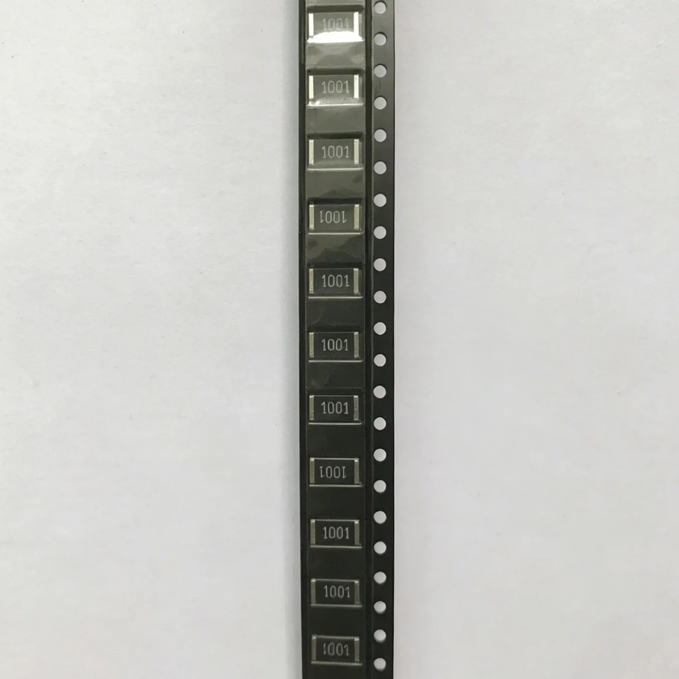 Original new 100% 2512 SMD resistance 1001 1K0 1% 1W 100PPM CRCW25121K00FKTG (Inductor)
Original new 100% 2512 SMD resistance 1001 1K0 1% 1W 100PPM CRCW25121K00FKTG (Inductor)