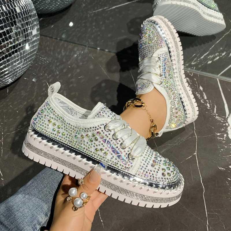 Универсальная, удобная, противоскользящая и дышащая женская обувь высокого уровня на толстой подошве, с блокировкой цвета.
Универсальная, удобная, противоскользящая и дышащая женская обувь высокого уровня на толстой подошве, с блокировкой цвета.