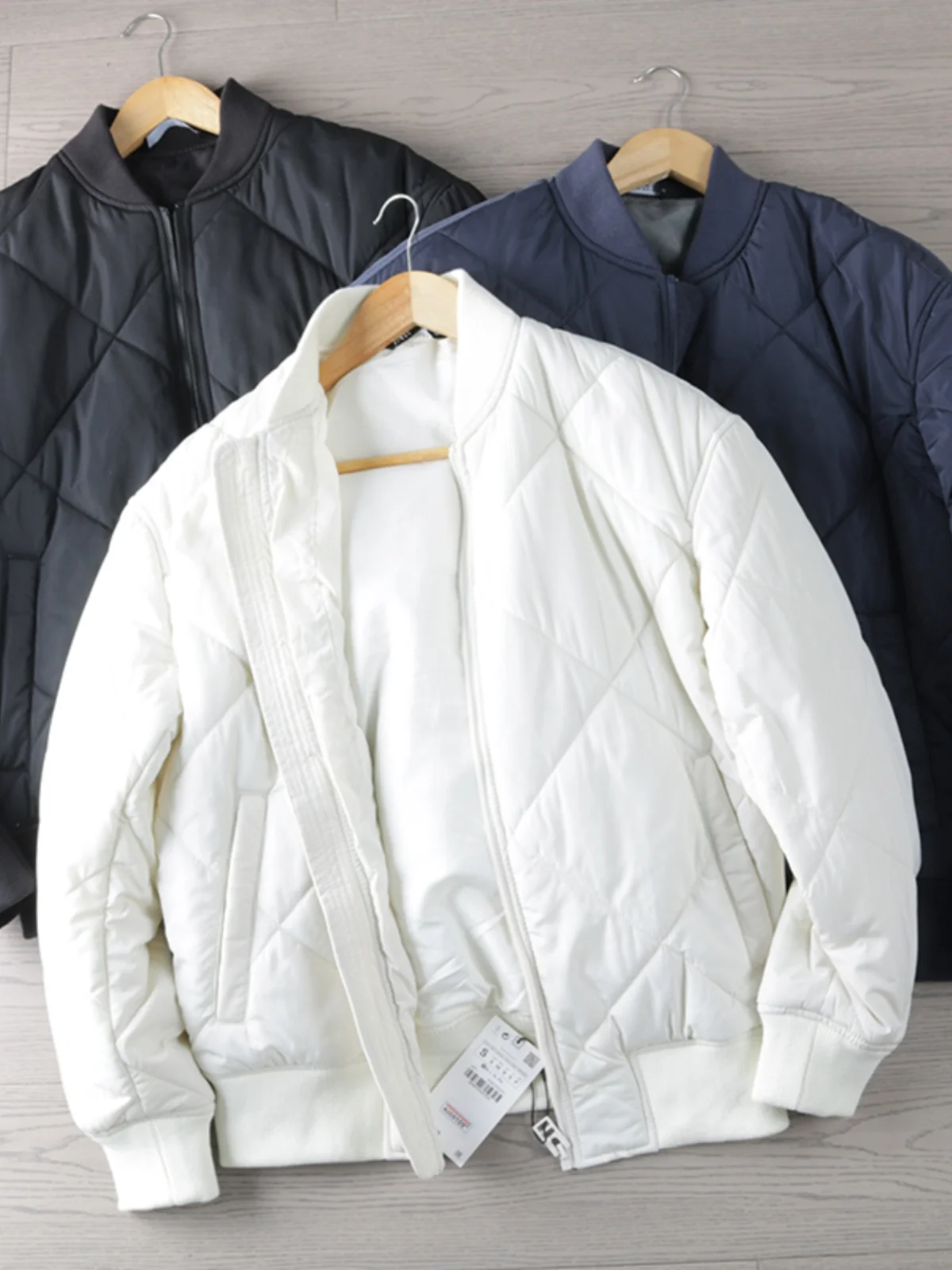 Thiened Pilot Jaet Men's Winter Cotton Coat Baseball Collar Diamond Pattern Emed Faion Urban Sle Loose Fit Regula...
Thiened Pilot Jaet Men's Winter Cotton Coat Baseball Collar Diamond Pattern Emed Faion Urban Sle Loose Fit Regula...