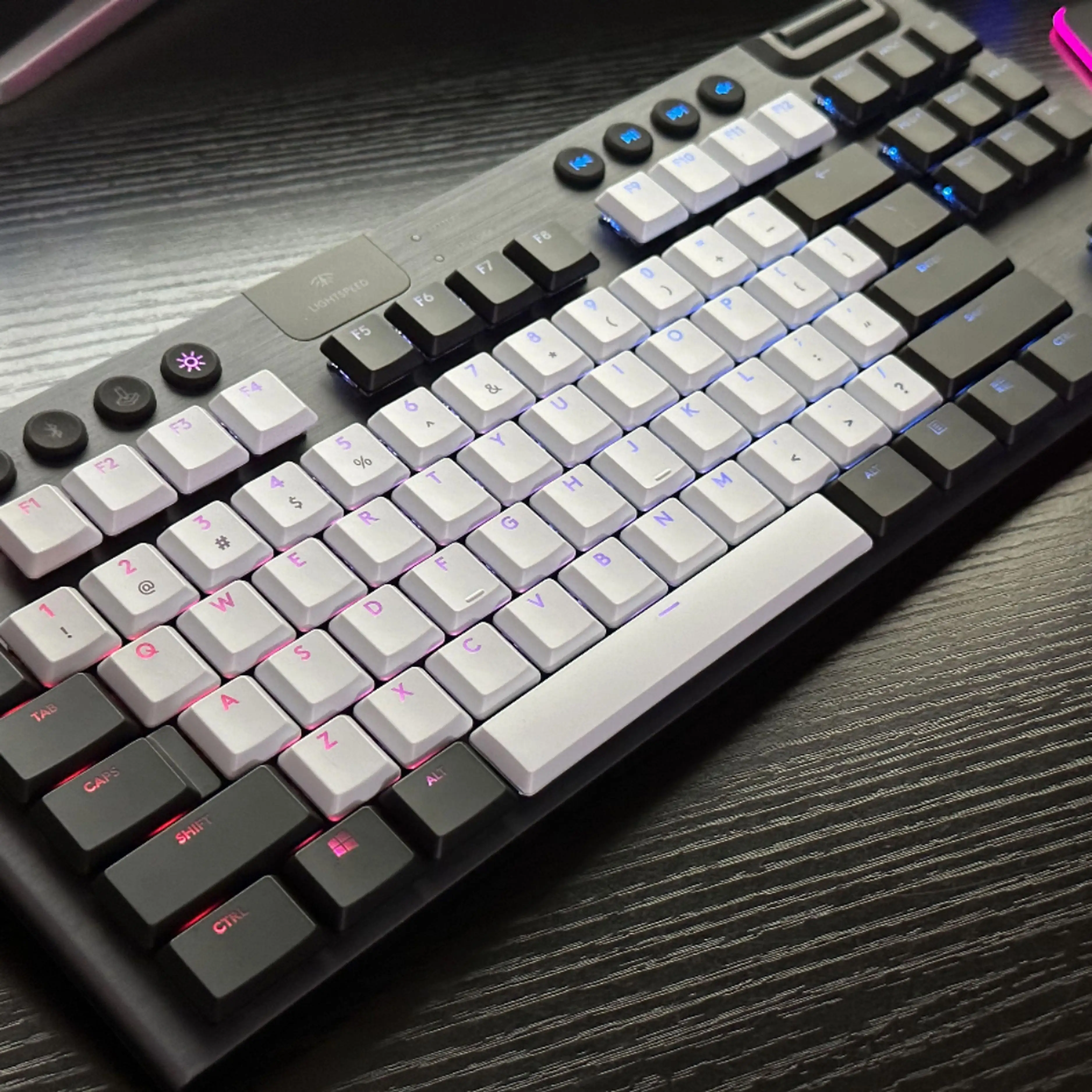 Original G913TKL G813 non-slip and wear-resistant color key caps PC PBT keycaps
Original G913TKL G813 non-slip and wear-resistant color key caps PC PBT keycaps