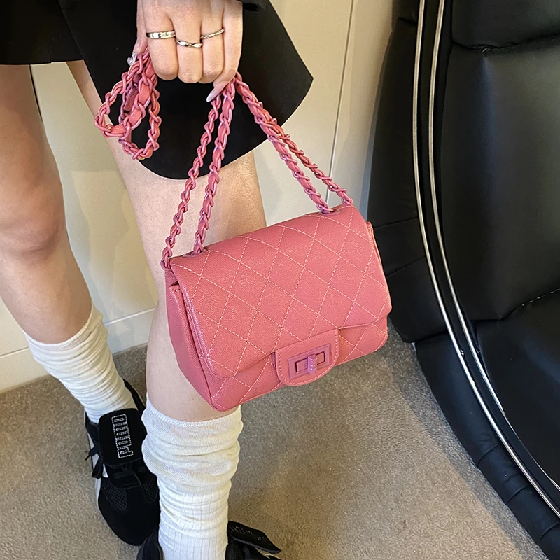 Designer Tote Bag For Women Handbag Leather Material Elegant Look High-Quality Craftsmanship
Designer Tote Bag For Women Handbag Leather Material Elegant Look High-Quality Craftsmanship