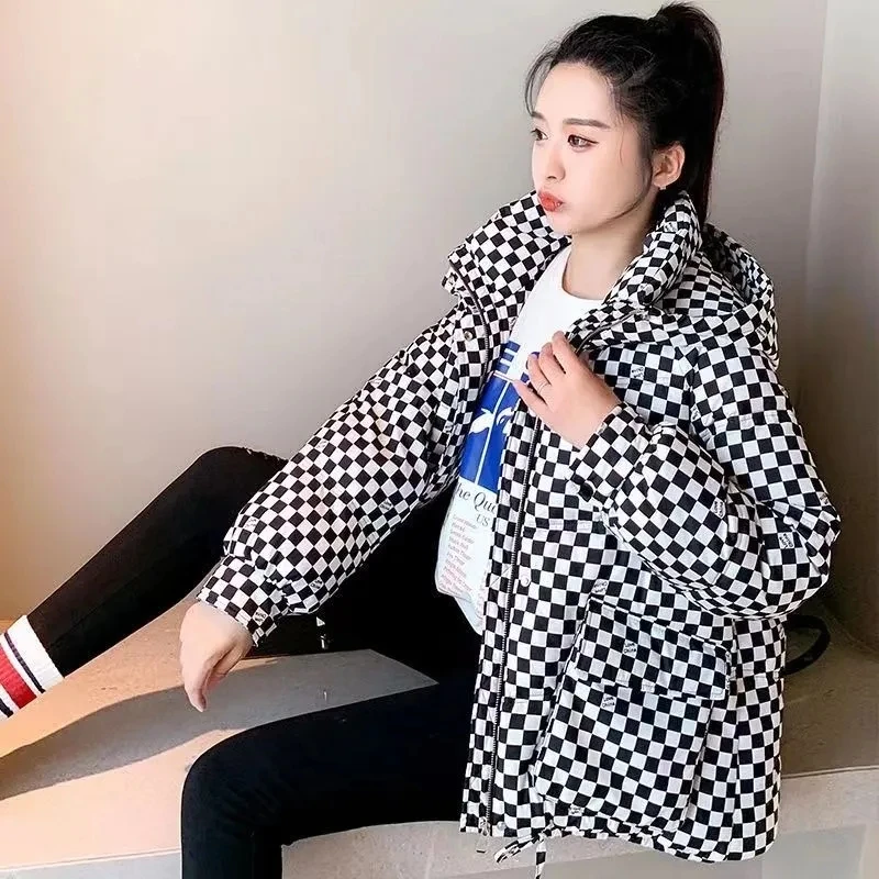 Parkas Women 2022 Winter New Fashion Slim All-match Checkerboard Padded Coat Female Hooded Loose Short Thick Down Cotton Jacket
Parkas Women 2022 Winter New Fashion Slim All-match Checkerboard Padded Coat Female Hooded Loose Short Thick Down Cotton Jacket