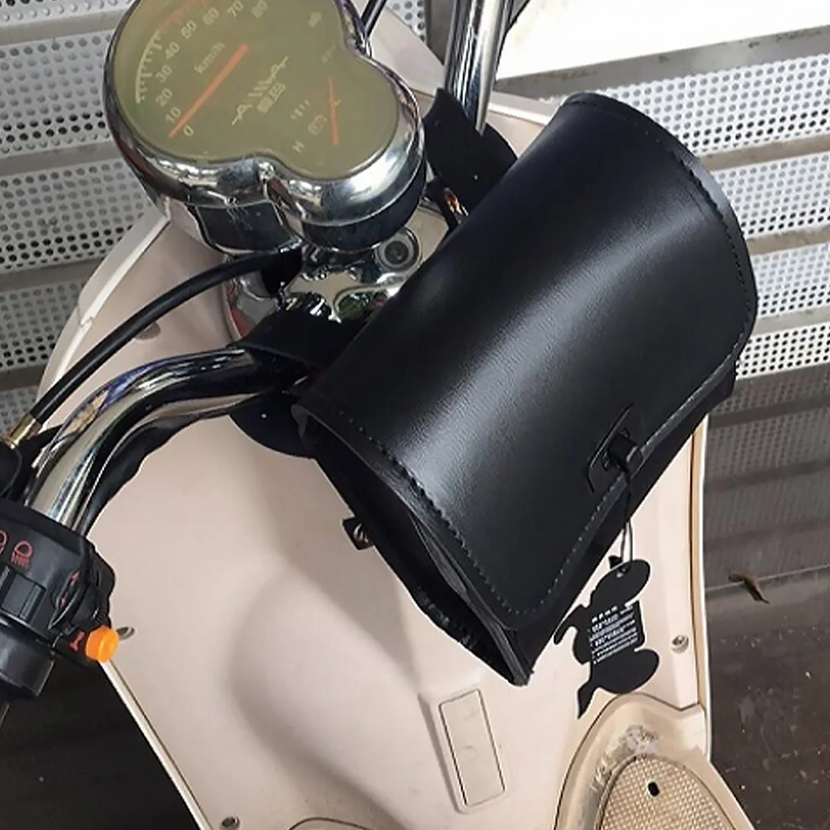 Bike Pannier Synthetic Handlebar Bag Waterproof Wear-Resistant Saddlebag Black Flap Openings Buckled Straps Front Tube
Bike Pannier Synthetic Handlebar Bag Waterproof Wear-Resistant Saddlebag Black Flap Openings Buckled Straps Front Tube