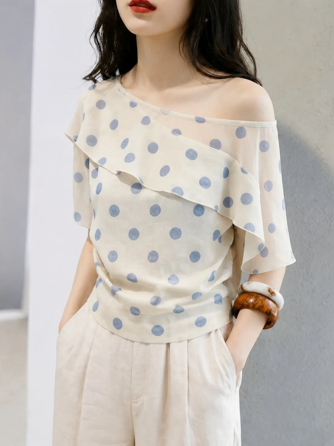 Korean Style Polka Dot off Shoulder Short Sleeve T Shirt Women's Fashionable Summer Top Unique Design Commute Straight Cut
Korean Style Polka Dot off Shoulder Short Sleeve T Shirt Women's Fashionable Summer Top Unique Design Commute Straight Cut