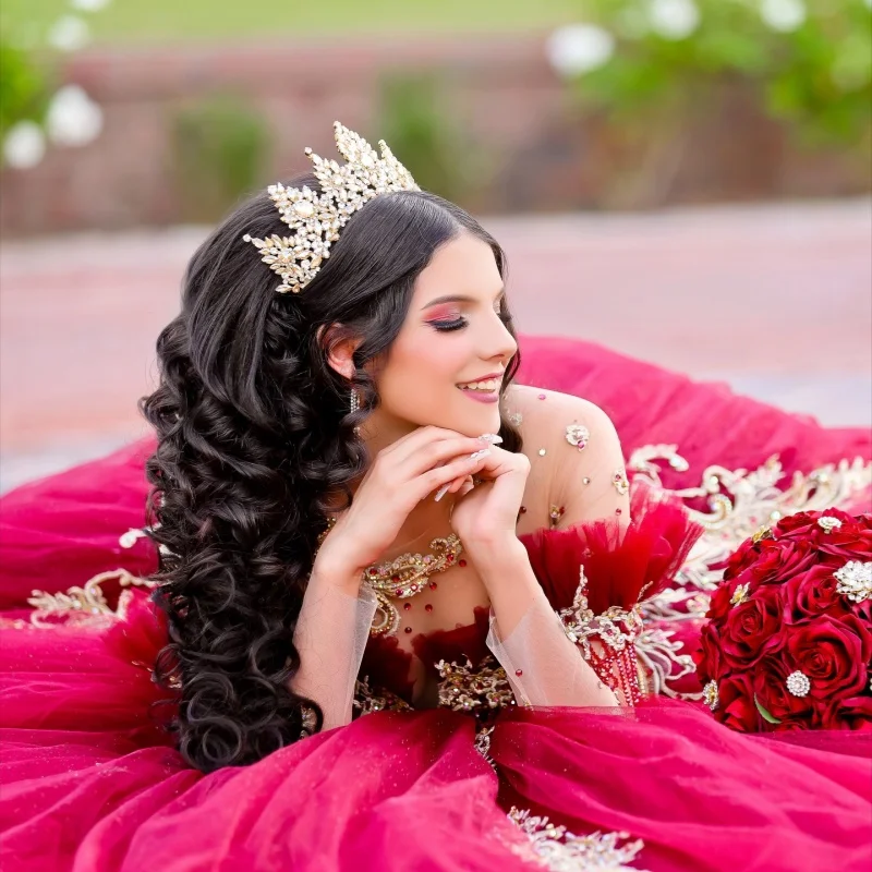 Shiny Red Quinceanera Dress off-shoulder Lace layering Long tail Golden sequin decal vestidos de 15 Quinceanera Customized
Shiny Red Quinceanera Dress off-shoulder Lace layering Long tail Golden sequin decal vestidos de 15 Quinceanera Customized