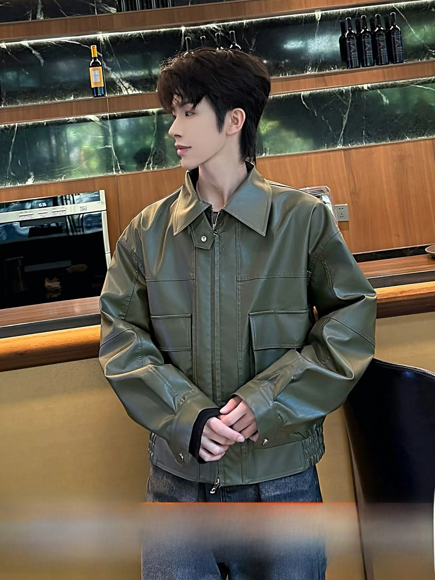 Retro Olive een Leather Jaet Men's Zipper Collar Jaet Large ket Casual Sle Windproof Polyester Fiber Long Sve
Retro Olive een Leather Jaet Men's Zipper Collar Jaet Large ket Casual Sle Windproof Polyester Fiber Long Sve