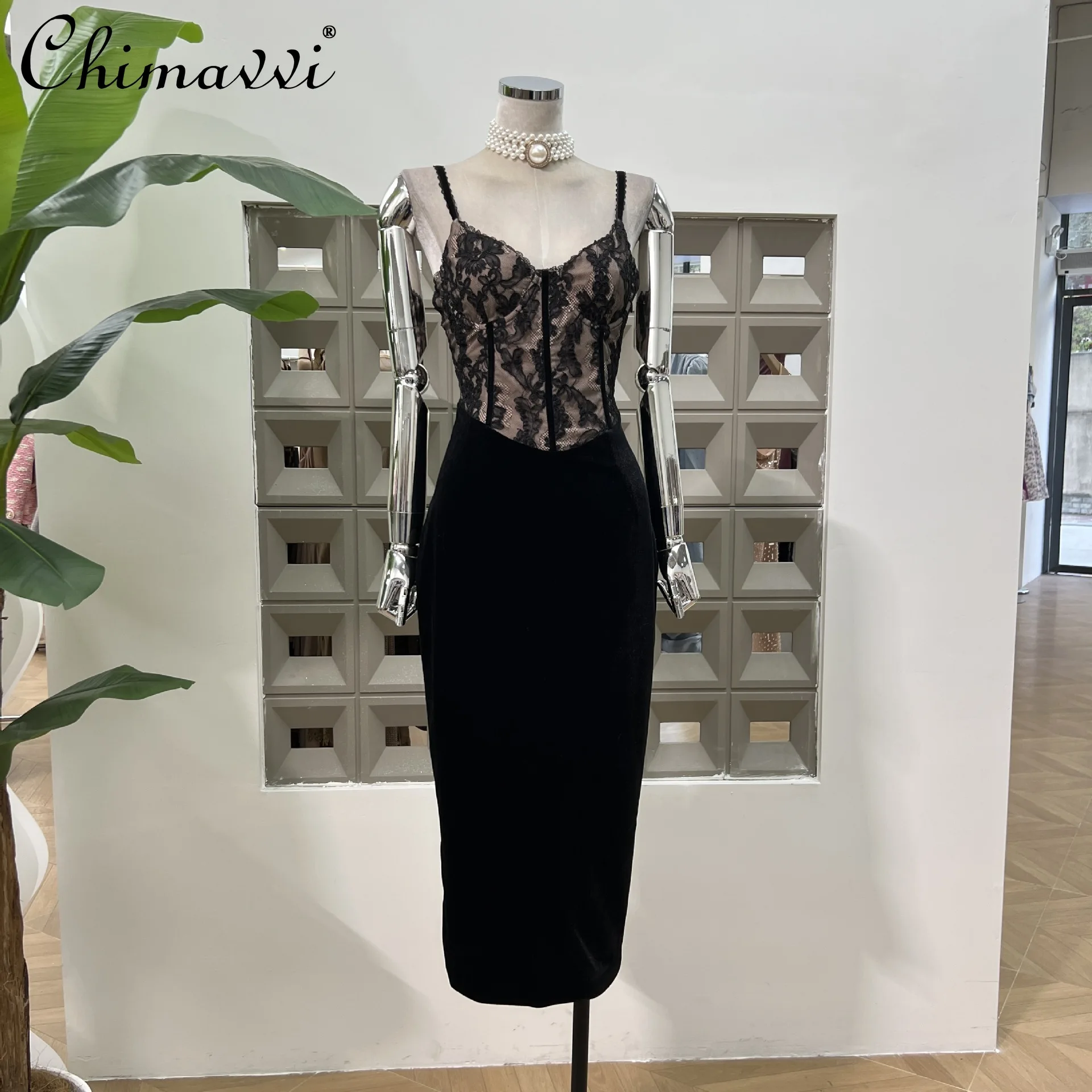 French Elegant Sexy Sling Evening Dresses V-Neck Sleeveless Backless Lace Splicing Velvet High Waist Bodycon Long Dress Women
French Elegant Sexy Sling Evening Dresses V-Neck Sleeveless Backless Lace Splicing Velvet High Waist Bodycon Long Dress Women