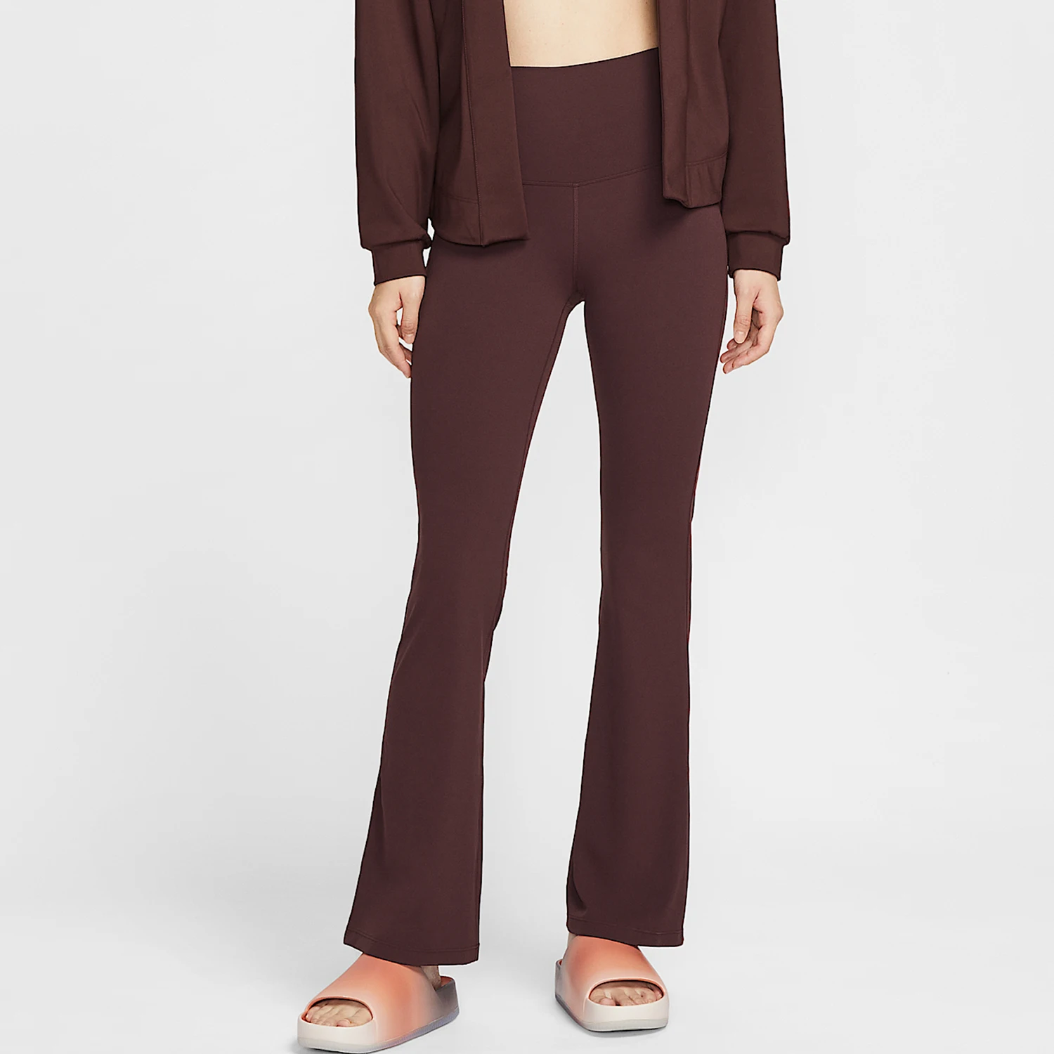 Оригинальные женские спортивные брюки для йоги Nike Zenvy с высокой талией и расклешенными штанинами FV7922-652
Оригинальные женские спортивные брюки для йоги Nike Zenvy с высокой талией и расклешенными штанинами FV7922-652