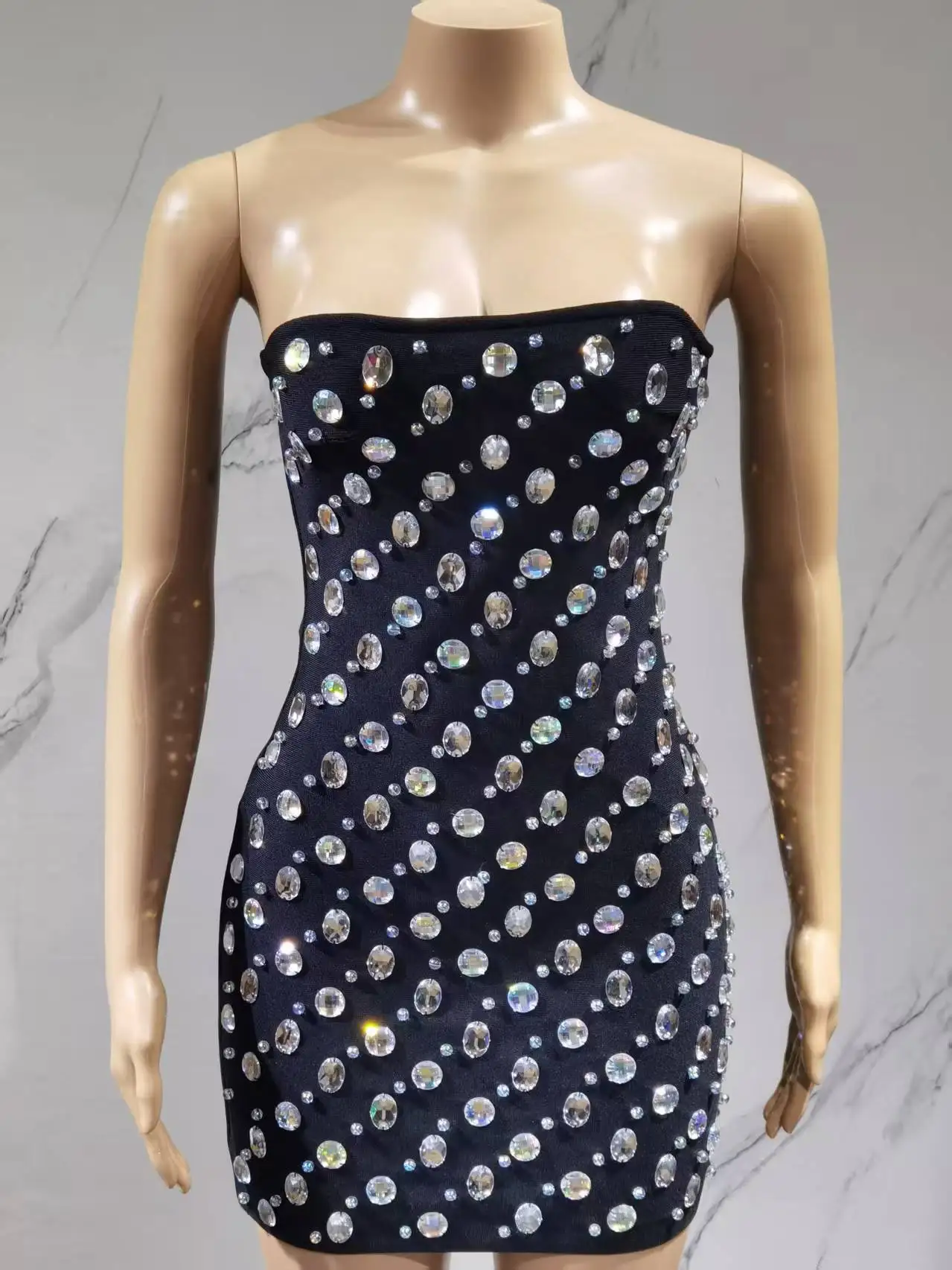 Sexy Rhinestones Bodycon Strapless Mini Dress2025 Women Sleeveless Backless Fashion Evening Party Club Luxury Birthday Dresses
Sexy Rhinestones Bodycon Strapless Mini Dress2025 Women Sleeveless Backless Fashion Evening Party Club Luxury Birthday Dresses