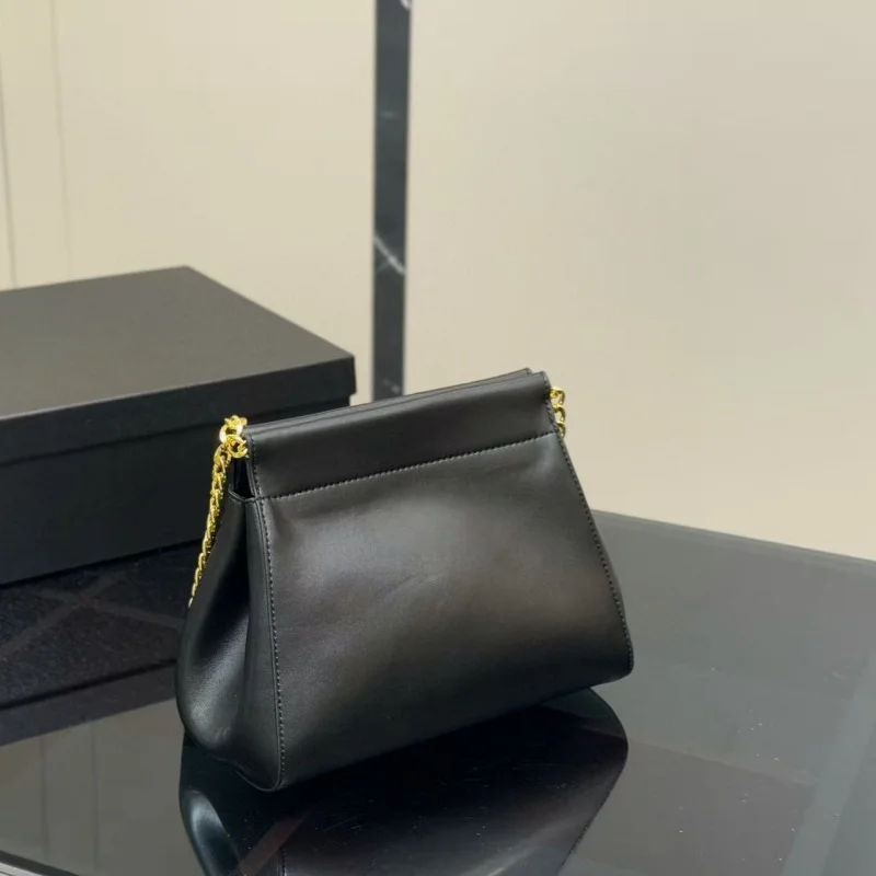 Real Leather hobo medieval underarm Women's bags 2025 fashion luxury designer bag commuter Joker high quality chain shoulder bag
Real Leather hobo medieval underarm Women's bags 2025 fashion luxury designer bag commuter Joker high quality chain shoulder bag