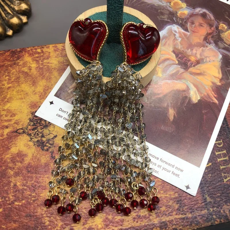 Medieval Trend Diamond Fringed Love Red Temperament Earrings Glass Gravel Design Light Luxury Ear Jewelry
Medieval Trend Diamond Fringed Love Red Temperament Earrings Glass Gravel Design Light Luxury Ear Jewelry