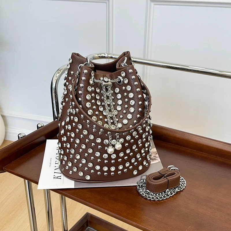 2025 Autumn Studded Shoulder Bag, Edgy Crossbody Purse for Women, Casual Day-to-Night Tote, Minimalist Sling Bag, Textured Top
2025 Autumn Studded Shoulder Bag, Edgy Crossbody Purse for Women, Casual Day-to-Night Tote, Minimalist Sling Bag, Textured Top