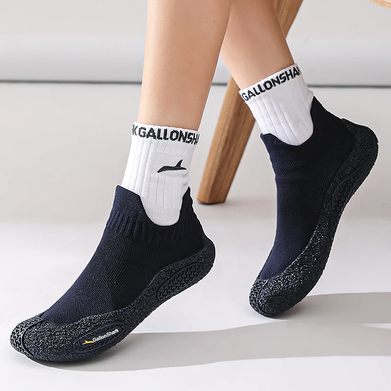 Brand Sports Shoes Both Men and Women Flat Shoes Indoor Fitness Ultra Light Shock-absorbing Breathable,Anti Slip Soft Sole Yoga
Brand Sports Shoes Both Men and Women Flat Shoes Indoor Fitness Ultra Light Shock-absorbing Breathable,Anti Slip Soft Sole Yoga