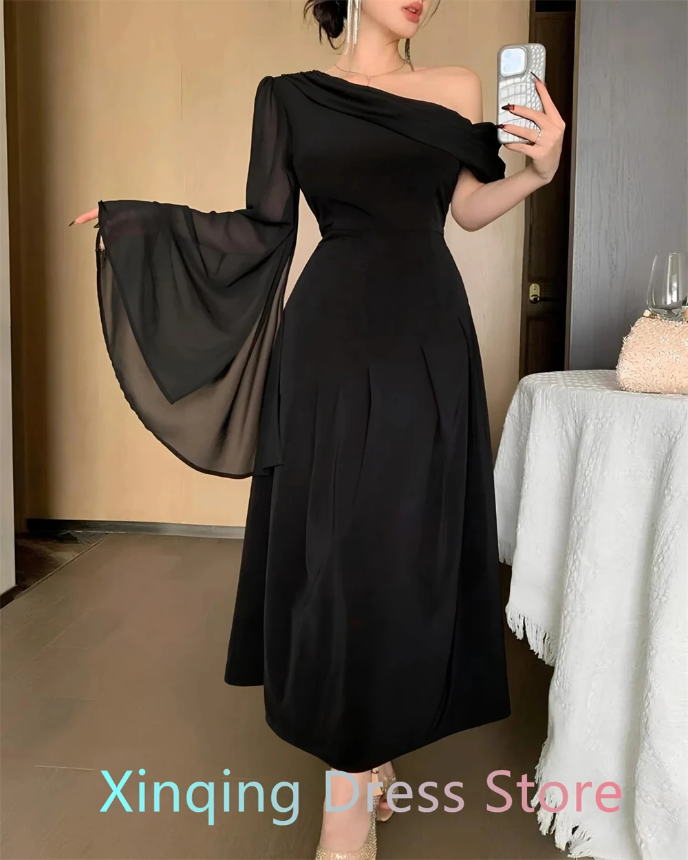 Customized Simple Black Chiffon Prom Dress Modern One Shoulder Long Sleeves Homecoming Gowns Fashion Special Occasion
Customized Simple Black Chiffon Prom Dress Modern One Shoulder Long Sleeves Homecoming Gowns Fashion Special Occasion