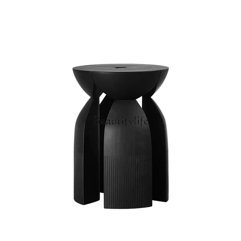 Italian minimalist creative solid wood small coffee table high-end small apartment living room sofa side table
Italian minimalist creative solid wood small coffee table high-end small apartment living room sofa side table