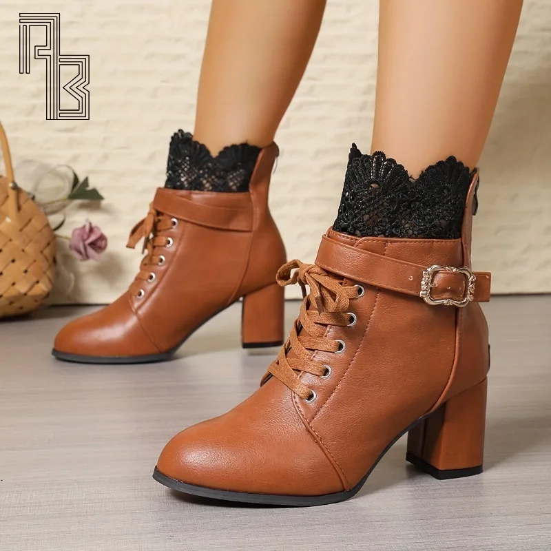 Новые короткие сапоги осень/зима 202, женские сапоги на высоком толстом каблуке с круглой головкой и кружевным ремешком на молнии сзади на толстой подошве
Новые короткие сапоги осень/зима 202, женские сапоги на высоком толстом каблуке с круглой головкой и кружевным ремешком на молнии сзади на толстой подошве