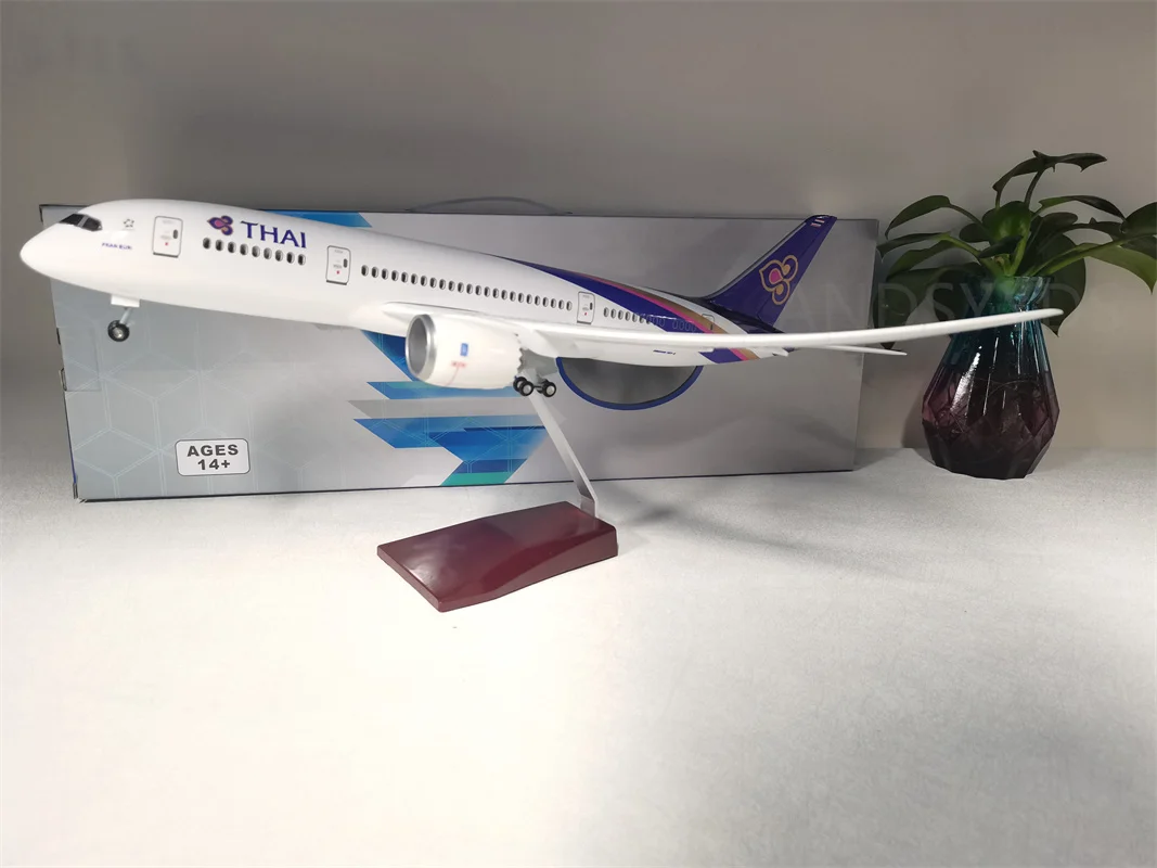 B787 Thai Airways Model Plane 47CM Resin Diecast 787 Airplanes Model Airplane with LED Light Aircraft Model Static Ornaments
B787 Thai Airways Model Plane 47CM Resin Diecast 787 Airplanes Model Airplane with LED Light Aircraft Model Static Ornaments