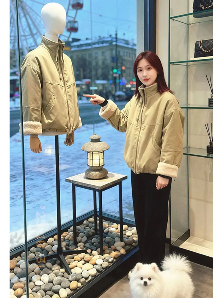 Lamb Fur Collar Thiened Fce Women's Cotton Jaet ort Sle Zipper Closure Korean Version Loose Fit Winter Coat
Lamb Fur Collar Thiened Fce Women's Cotton Jaet ort Sle Zipper Closure Korean Version Loose Fit Winter Coat