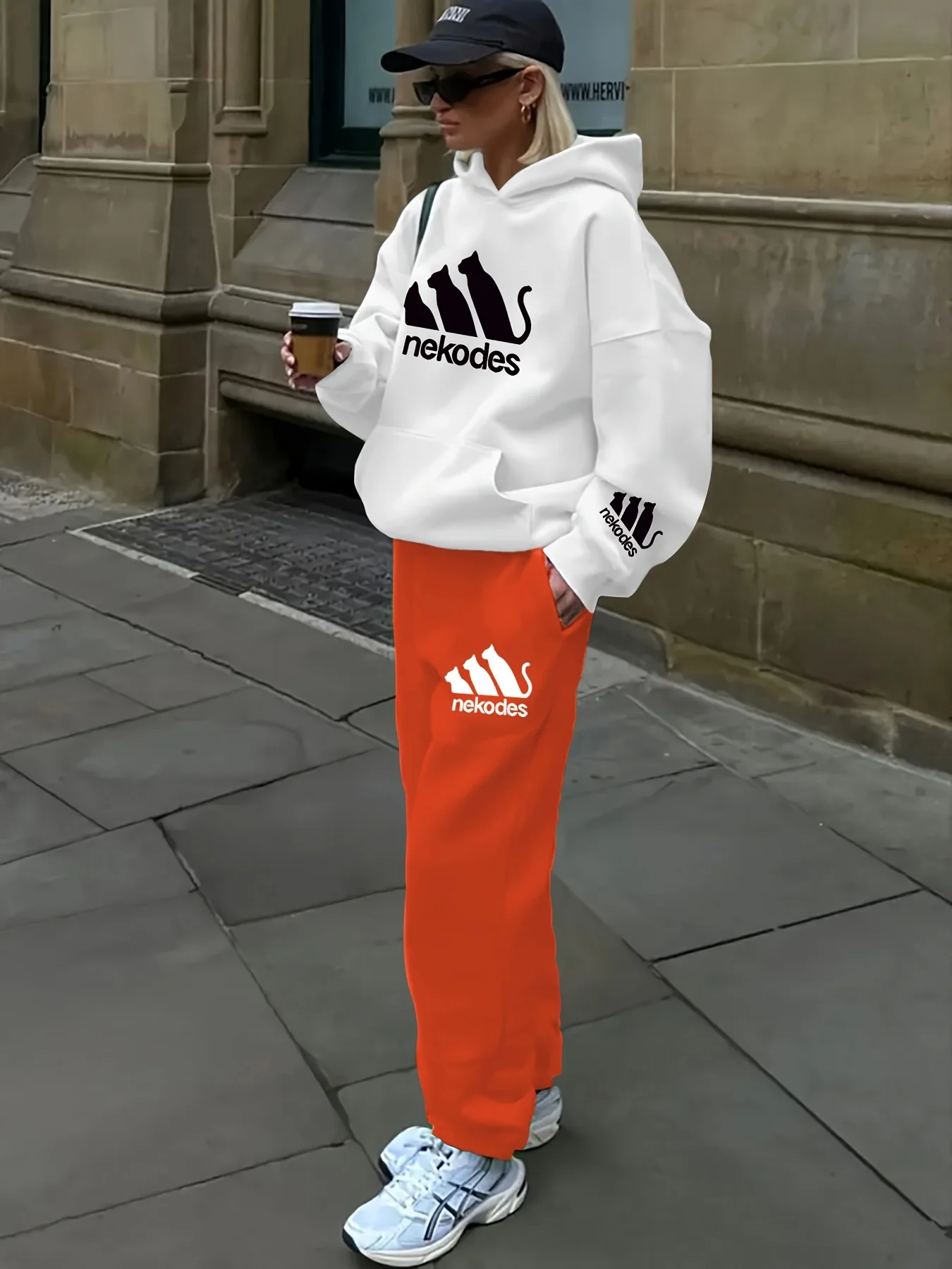 Осенне-зимний комплект с капюшоном, американский Y2K, крутой женский уличный простой кот, английский, с 3D принтом, большие брюки с капюшоном, подходят для взрослых 
Осенне-зимний комплект с капюшоном, американский Y2K, крутой женский уличный простой кот, английский, с 3D принтом, большие брюки с капюшоном, подходят для взрослых