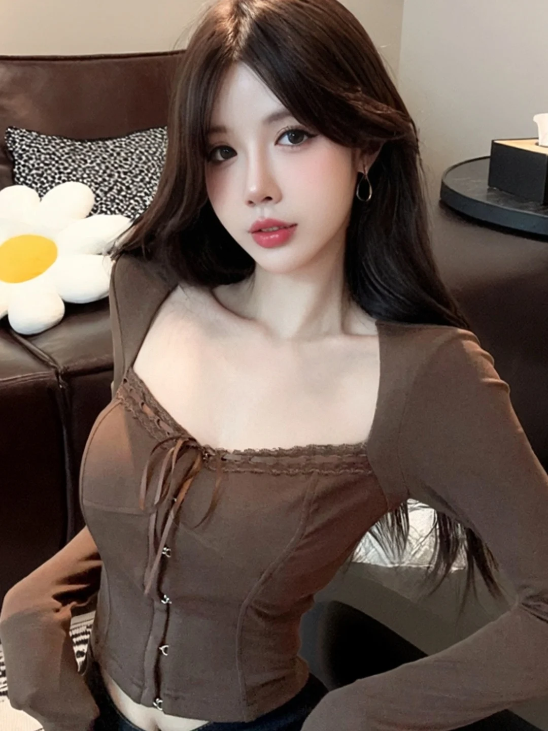 Retro Lace Trim Splice Long Sleeve T-Shirt Fashionable Spicy Short Hollow out Back Slim Fit Top for Young Women Square Collar
Retro Lace Trim Splice Long Sleeve T-Shirt Fashionable Spicy Short Hollow out Back Slim Fit Top for Young Women Square Collar
