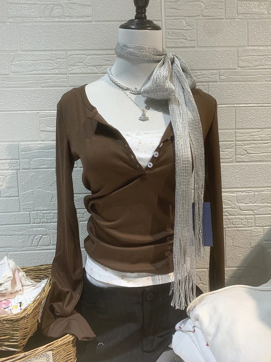 Коричневая тонкая футболка с длинными рукавами с шестью пуговицами, женская осенняя хлопковая футболка с круглым вырезом, женская винтажная уличная одежда, повседневные базовые футболки
Коричневая тонкая футболка с длинными рукавами с шестью пуговицами, женская осенняя хлопковая футболка с круглым вырезом, женская винтажная уличная одежда, повседневные базовые футболки