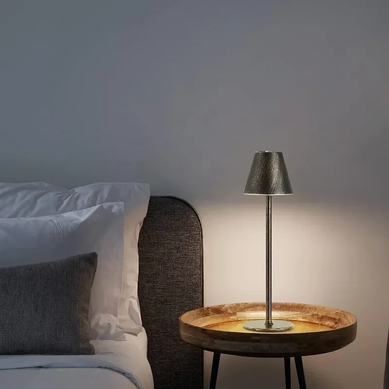 Retro Bar Table Lamp Nordic Iron Art Atmosphere Desk Lamp LED Touch Dimming Night Light USB Metal Eye Protection Bedside Lamp
Retro Bar Table Lamp Nordic Iron Art Atmosphere Desk Lamp LED Touch Dimming Night Light USB Metal Eye Protection Bedside Lamp