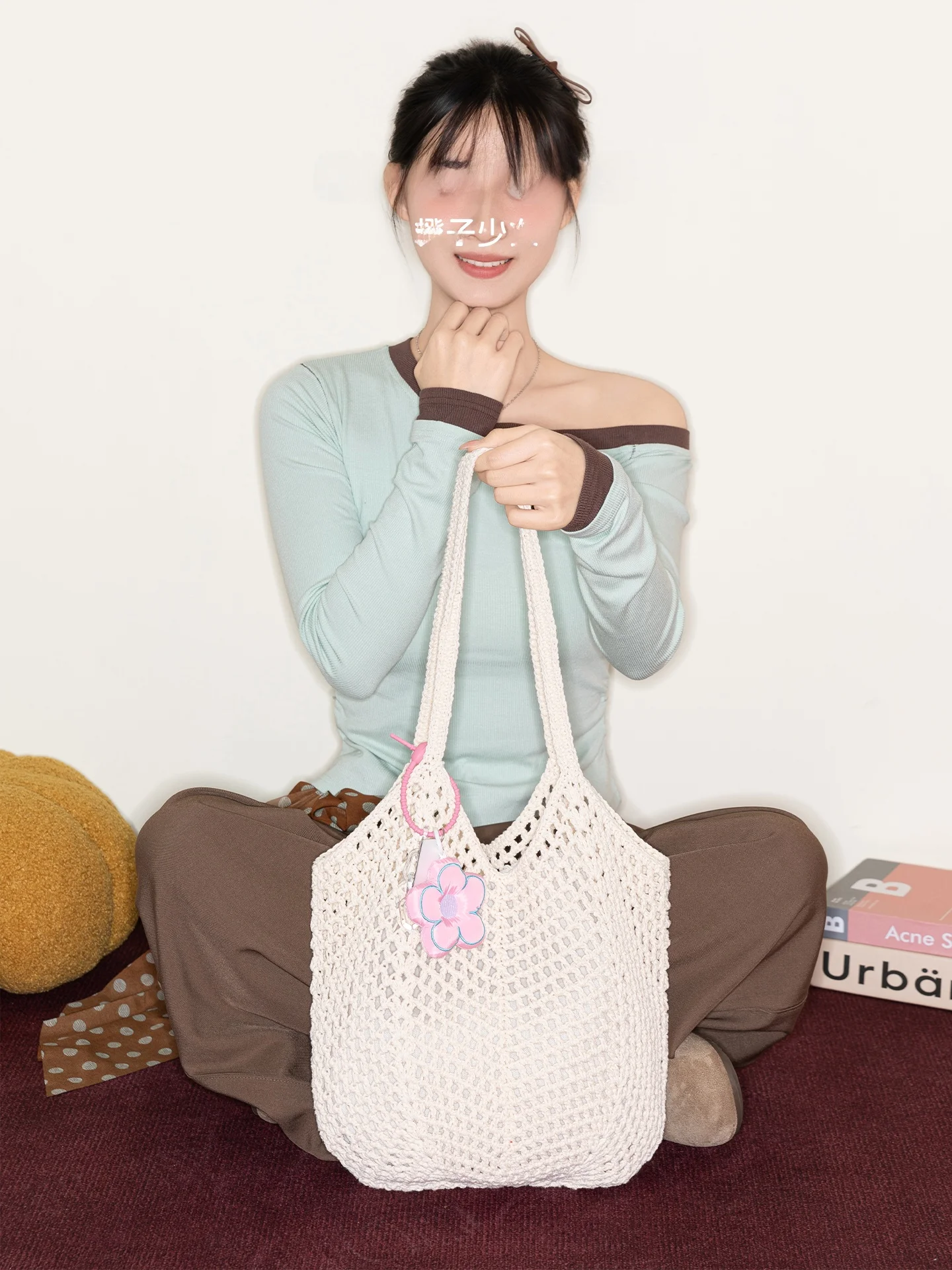 Chic Knitted Cotton Thread Hollow Weaving Large Capacity Single Shoulder Beach Casual Bag Orange Girl Vacation Style Tote Bag
Chic Knitted Cotton Thread Hollow Weaving Large Capacity Single Shoulder Beach Casual Bag Orange Girl Vacation Style Tote Bag