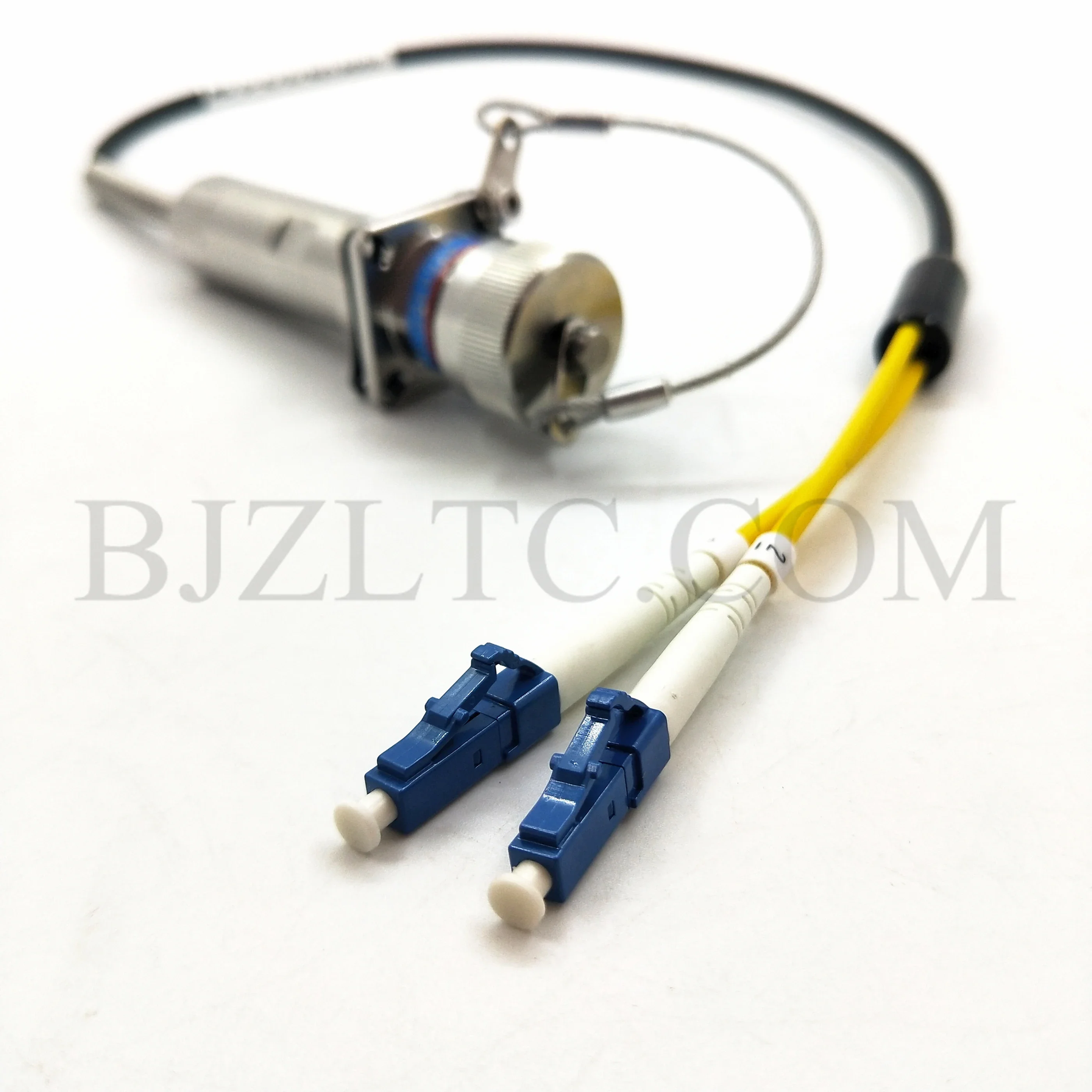Outdoor Waterproof D38999 Arnic 801 2 Cores Socket with LC Optical fiber Cable connector
Outdoor Waterproof D38999 Arnic 801 2 Cores Socket with LC Optical fiber Cable connector