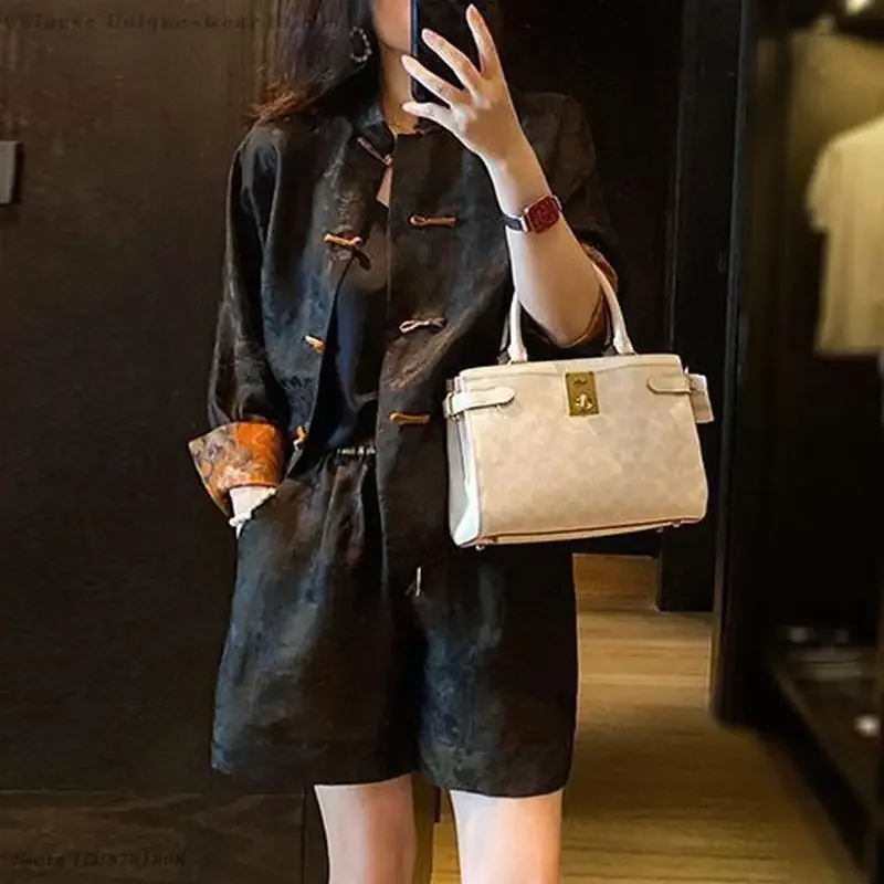 Retro Jacquard Ethnic Tang Suit Chinese Style Jacket Shorts Set Women's Spring Summer New Blouses Elegant Vintage Chic Shirt
Retro Jacquard Ethnic Tang Suit Chinese Style Jacket Shorts Set Women's Spring Summer New Blouses Elegant Vintage Chic Shirt