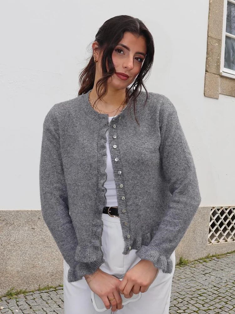 TRAFZA Women 2025 Summer Casual Knitted Long Sleeve Cardigan Female Fashion Wrinkles Single Breasted Decorative Slim Sweater Top
TRAFZA Women 2025 Summer Casual Knitted Long Sleeve Cardigan Female Fashion Wrinkles Single Breasted Decorative Slim Sweater Top