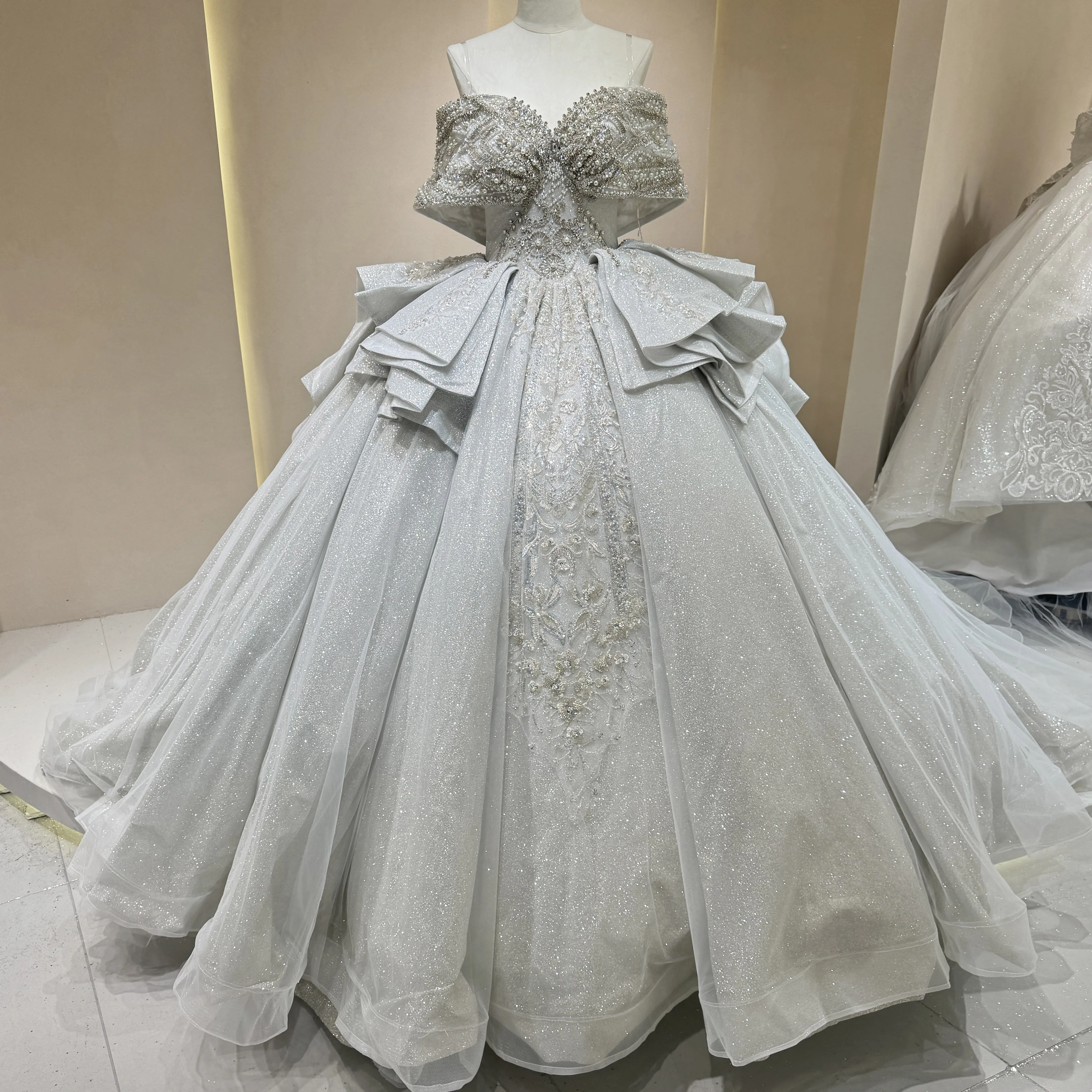 Off-Shoulder Wedding Dress Featuring Luxurious Lace and Beading Bridal Gowns Lace-up Back Sparkling Long Train Customsized
Off-Shoulder Wedding Dress Featuring Luxurious Lace and Beading Bridal Gowns Lace-up Back Sparkling Long Train Customsized