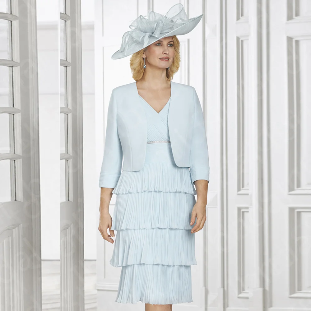 Classic Pale Blue Mother Gowns with Jacket Knee Length Mother of the Bride Dresses Two Pieces Mother Suit for Party Tiered Skirt
Classic Pale Blue Mother Gowns with Jacket Knee Length Mother of the Bride Dresses Two Pieces Mother Suit for Party Tiered Skirt
