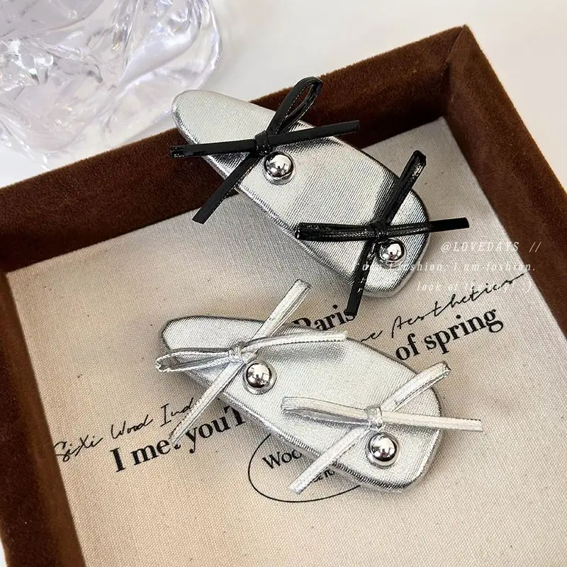 Silver Leather Bow Hair Clips For Girl Korean Fashion Portable Side Hair Pin BB Clip For Fringe Bangs Office Wedding Travel Gift
Silver Leather Bow Hair Clips For Girl Korean Fashion Portable Side Hair Pin BB Clip For Fringe Bangs Office Wedding Travel Gift