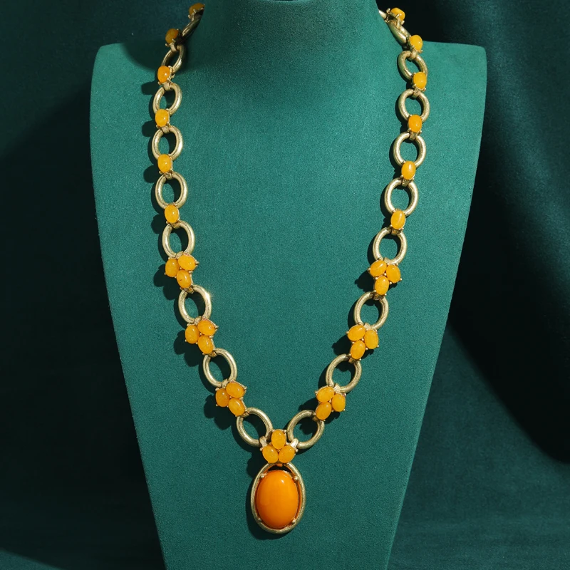 Vintage Gold Color Oval Beeswax Yellow Pendent Necklace Antique Geometry Natural Stone Designer High Quality Engagement Jewelry
Vintage Gold Color Oval Beeswax Yellow Pendent Necklace Antique Geometry Natural Stone Designer High Quality Engagement Jewelry