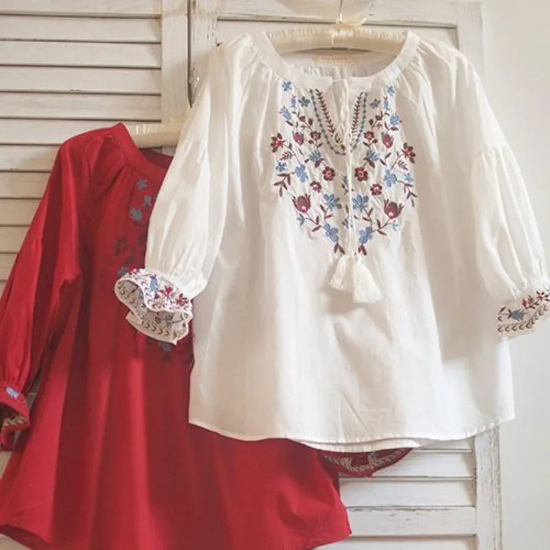 2024 Women's Summer Pullover V-neck Doll Sleeves Fresh Embroidered Lace Fashion Pure Cotton Loose Drawstring Casual Shirt
2024 Women's Summer Pullover V-neck Doll Sleeves Fresh Embroidered Lace Fashion Pure Cotton Loose Drawstring Casual Shirt