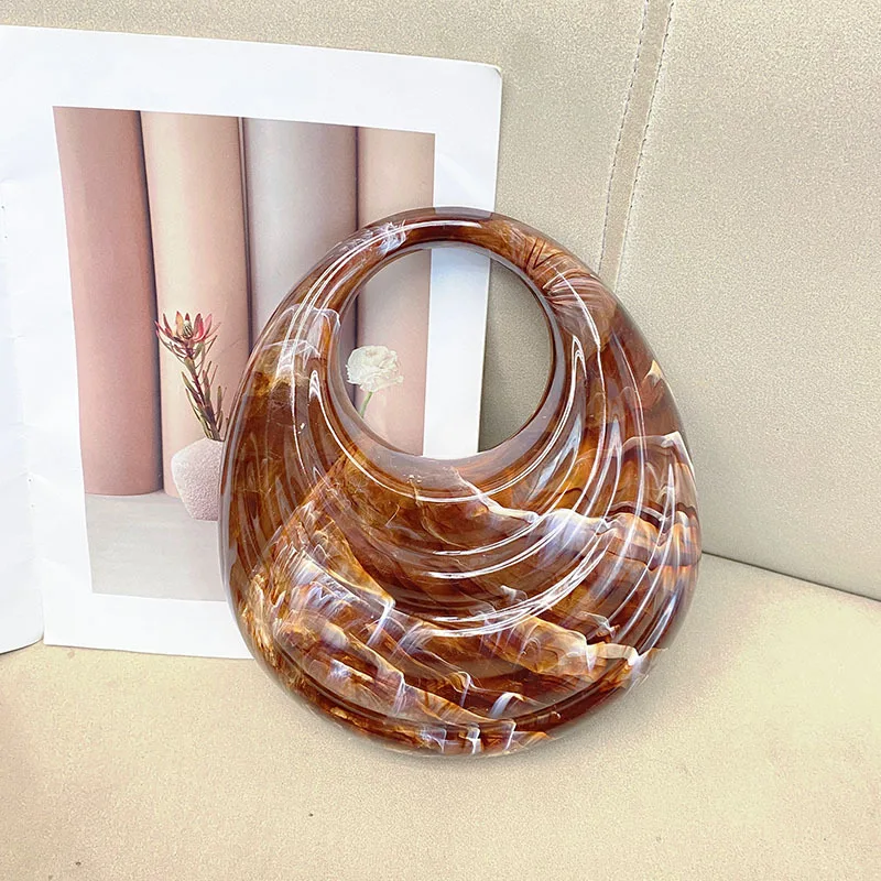 Fashion Women's Chic Hong Kong Style Acrylic Crescent Bag Luxury Designer Chain Dinner Bag Party Wedding Clutch Bag Shoulder Bag
Fashion Women's Chic Hong Kong Style Acrylic Crescent Bag Luxury Designer Chain Dinner Bag Party Wedding Clutch Bag Shoulder Bag