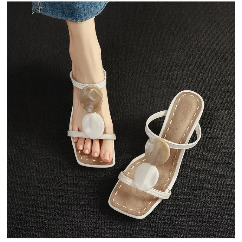 2026 New Summer Square Head High-heeled Slippers Women's Niche Design Sense Pearl Decoration Sandals Wear Fashion Pumps Shoes
2026 New Summer Square Head High-heeled Slippers Women's Niche Design Sense Pearl Decoration Sandals Wear Fashion Pumps Shoes