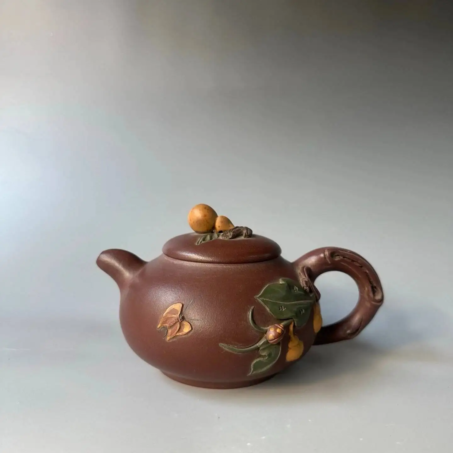China Yi Xing Zisha Clay Handmade Exquisite Teapot 350CC
China Yi Xing Zisha Clay Handmade Exquisite Teapot 350CC