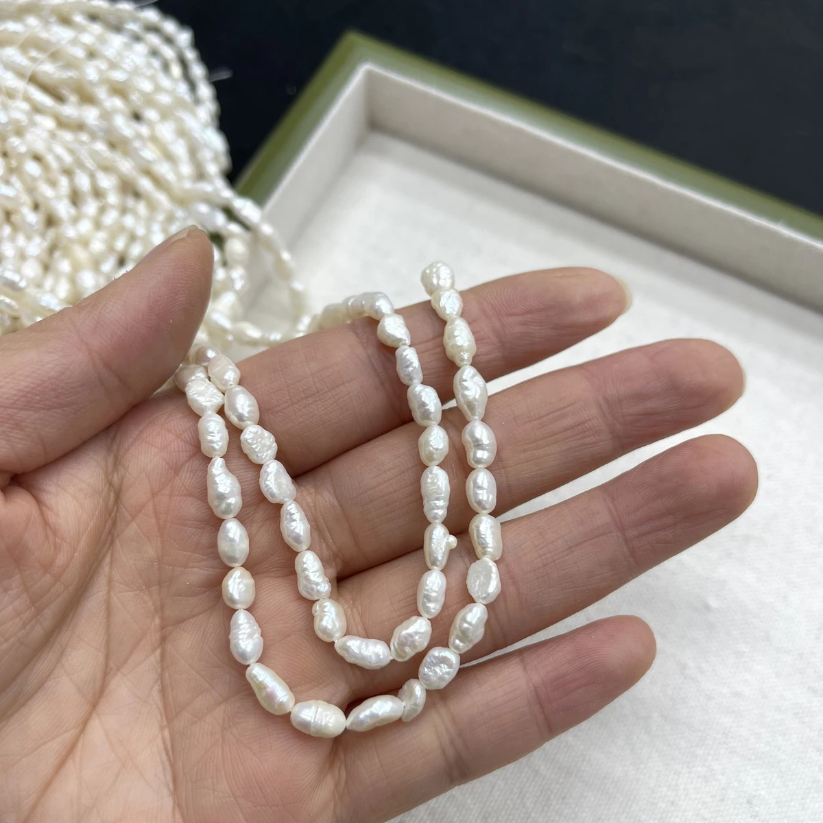 A 5-6mm Natural Freshwater Pearl Irregularly Shaped Semi-finished Bead for Jewelry Making DIY Necklace Bracelet Accessories 36cm
A 5-6mm Natural Freshwater Pearl Irregularly Shaped Semi-finished Bead for Jewelry Making DIY Necklace Bracelet Accessories 36cm